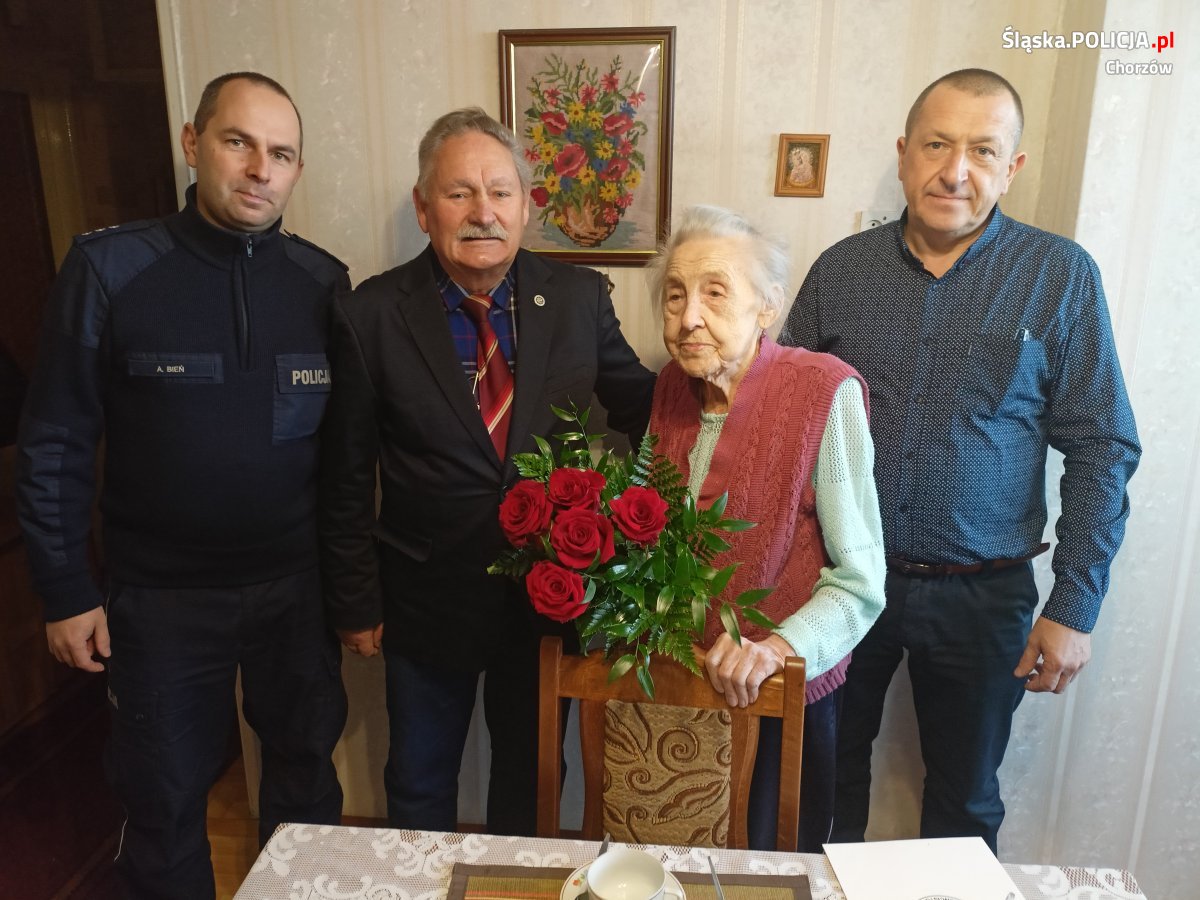 Życzenia urodzinowe dla emerytowanej policjantki!