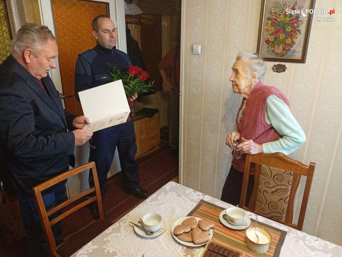 Życzenia urodzinowe dla emerytowanej policjantki!