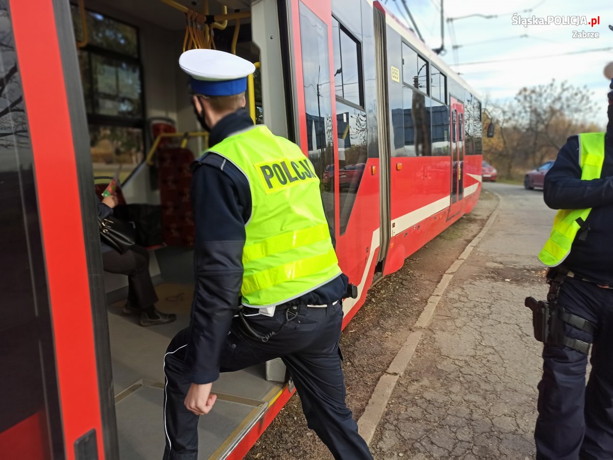 Policja kontrolowała noszenie maseczek w tramwajach