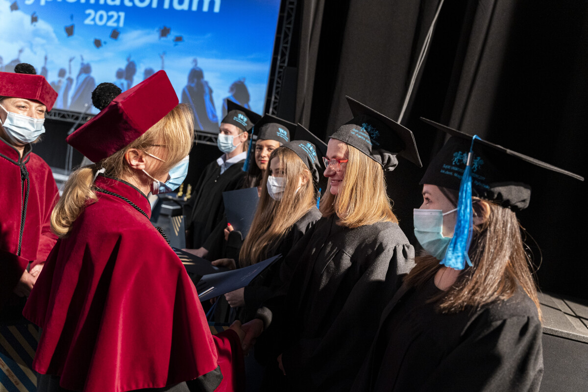 Absolwenci kierunku lekarskiego i lekarsko-dentystycznego odebrali dyplomy