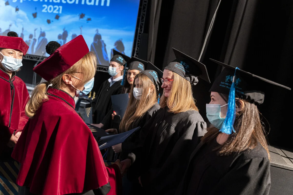 Absolwenci kierunku lekarskiego i lekarsko-dentystycznego odebrali dyplomy