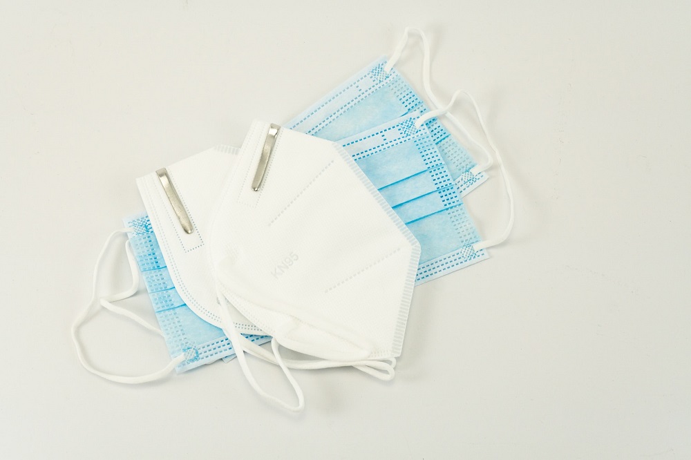 Niedzielski: Szczepienia lepiej chronią przed zakażeniem SARS-CoV-2 niż restrykcje