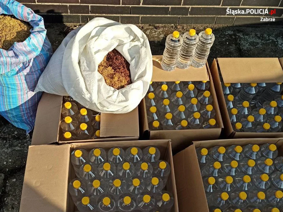 Policjanci przechwycili 42 kg tytoniu i 120 litrów alkoholu bez akcyzy