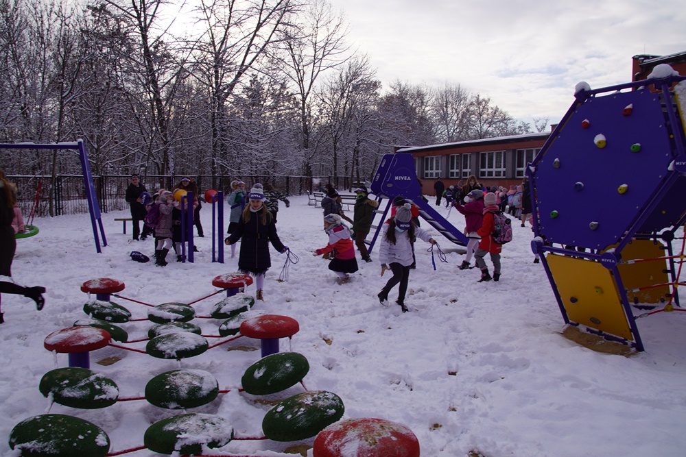 Otwarcie Podwórka Nivea w SP22 45
