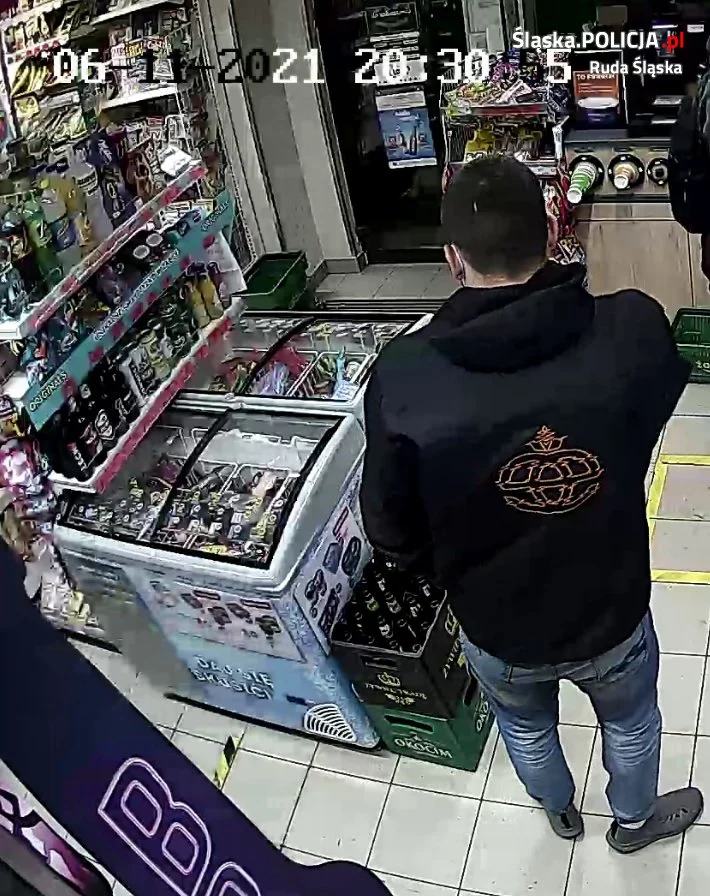 Kradzież w sklepie przy Chorzowskiej! Rozpoznajesz tego mężczyznę?