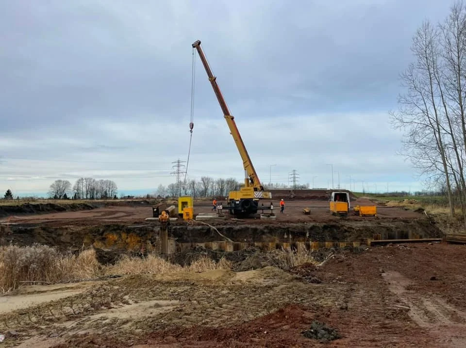 Rozpoczęły się prace przy budowie tymczasowego przepustu nad Kochłówką
