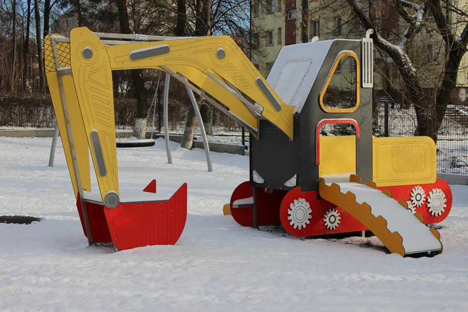 Plac zabaw przy Miejskim Przedszkolu nr 37 został doposażony w nowe atrakcje