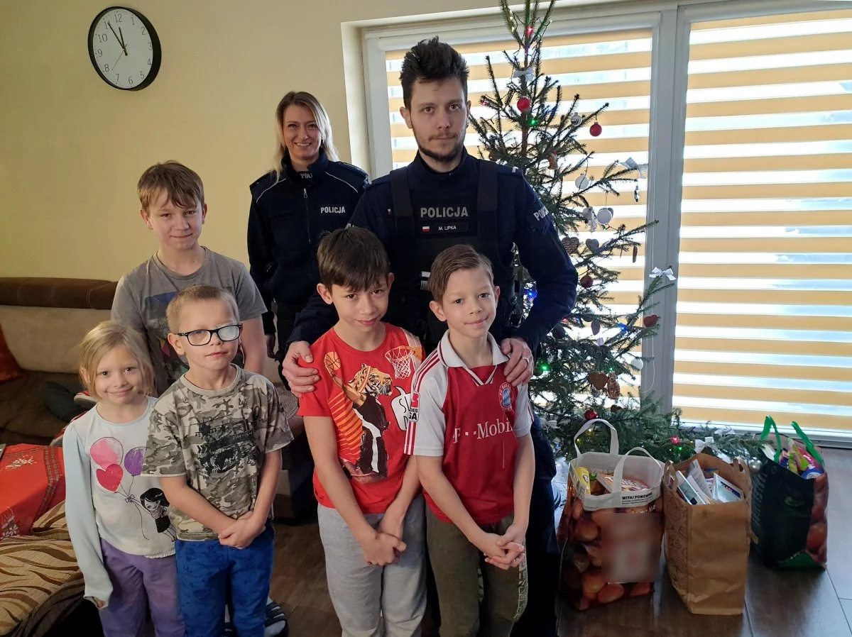 Policjanci z Rudy Śląskiej wsparli trzy rodzinne domy dziecka!