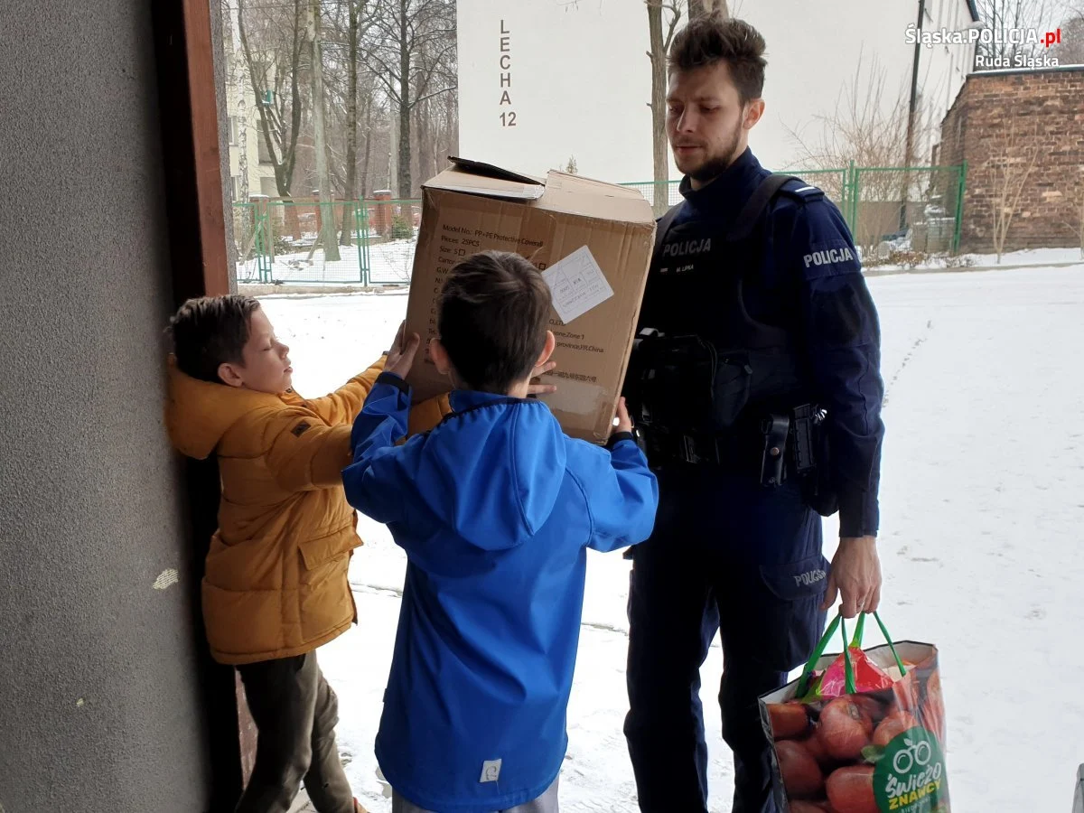 Policjanci z Rudy Śląskiej wsparli trzy rodzinne domy dziecka!