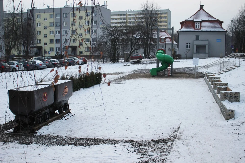 Naprzeciw budynku Biblioteki Ficinus powstała strefa relaksu