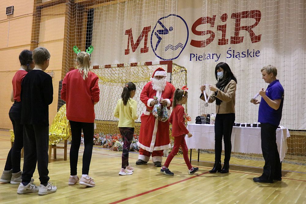 Sportowy Mikołaj 2021 w hali MOSiR
