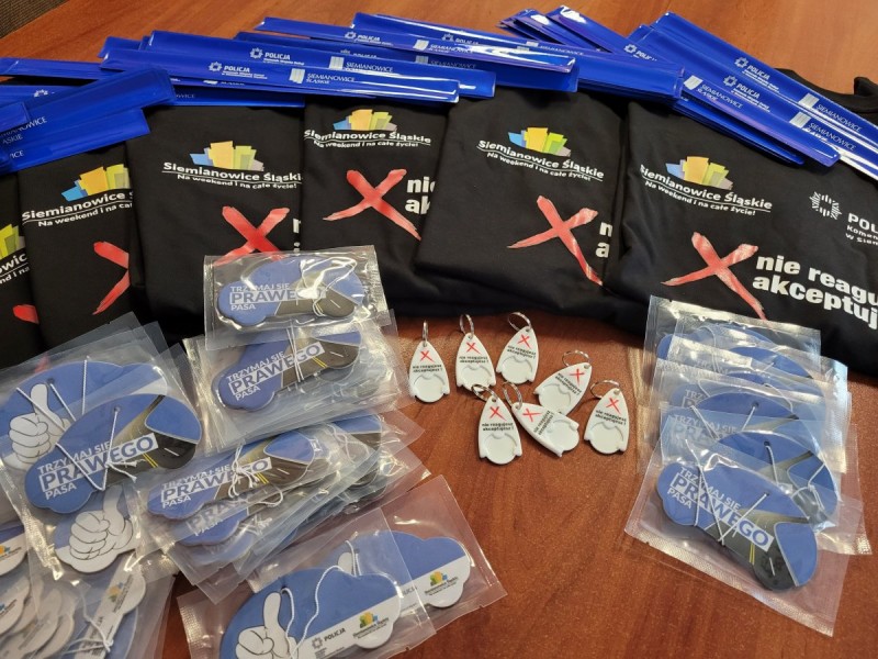 Gadżetami promują kampanię "Nie reagujesz - akceptujesz"