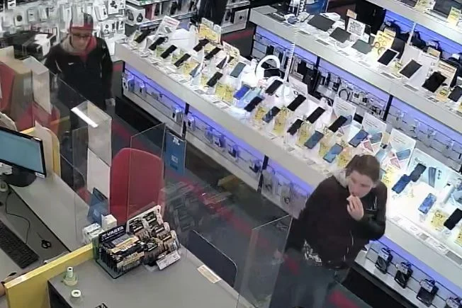 Płacili kradzioną kartą. Rozpoznajesz ich?