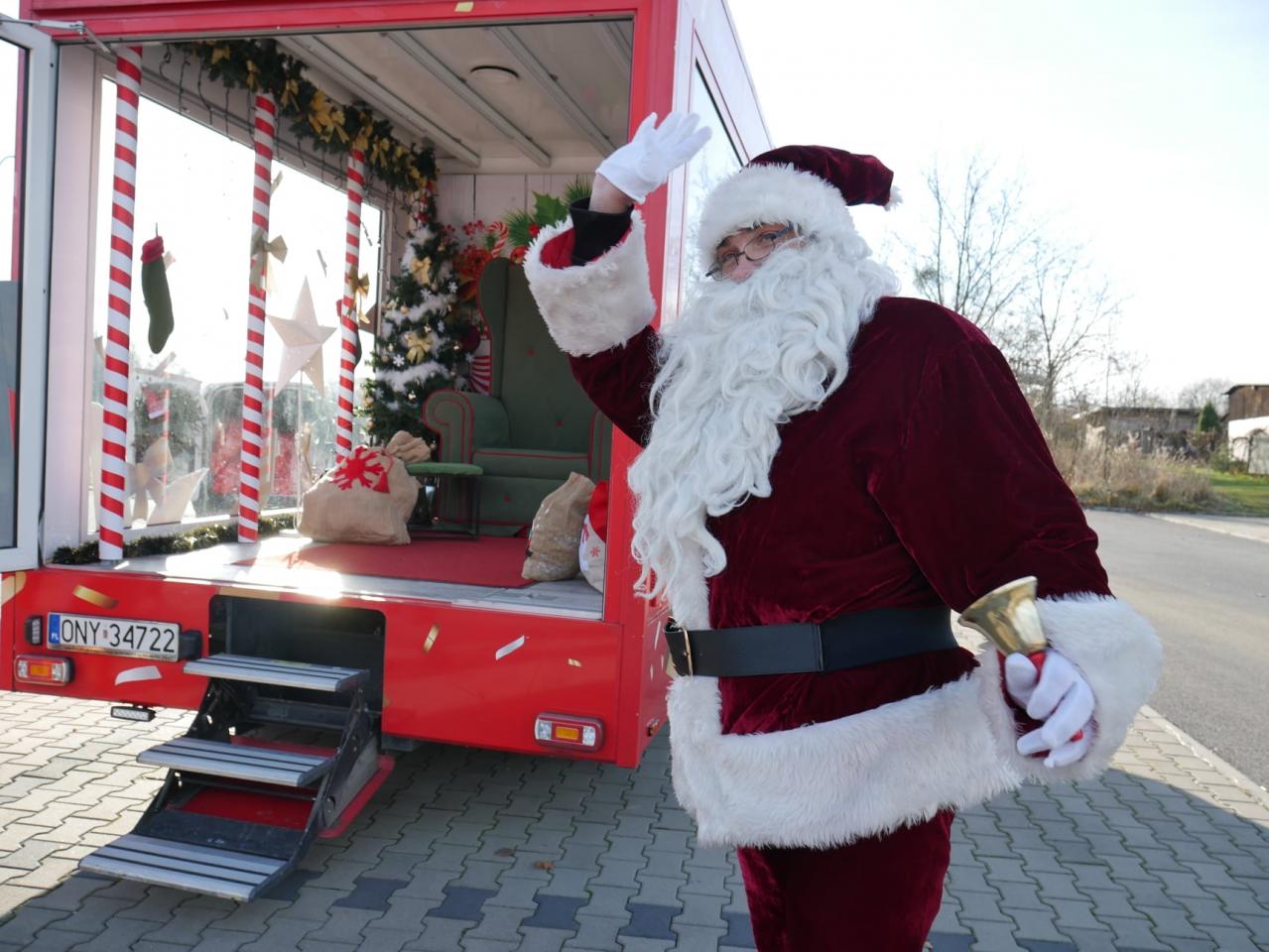 Mikołaj odwiedził blisko 1000 dzieci z rodzin zastępczych 6