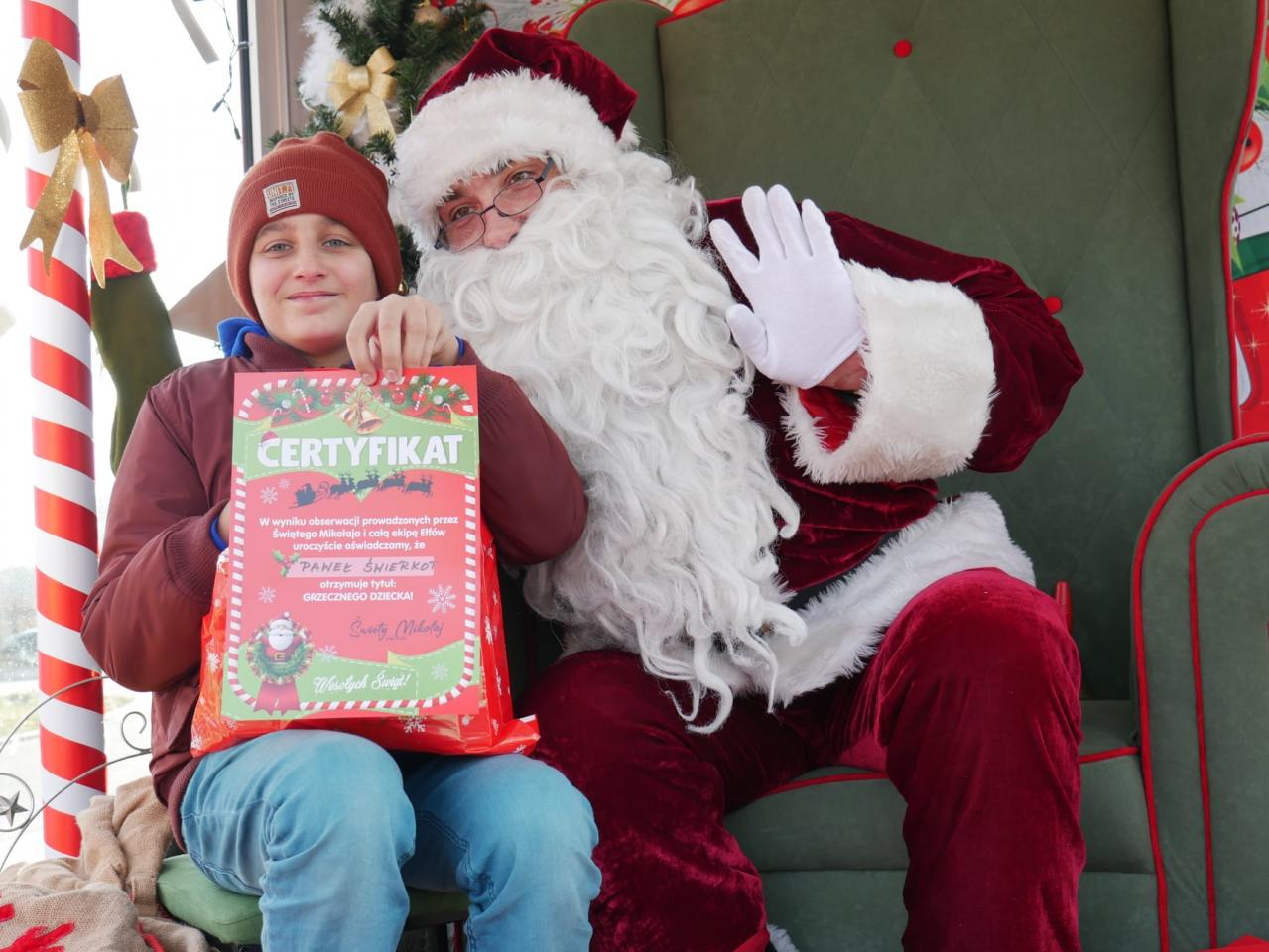 Mikołaj odwiedził blisko 1000 dzieci z rodzin zastępczych 10