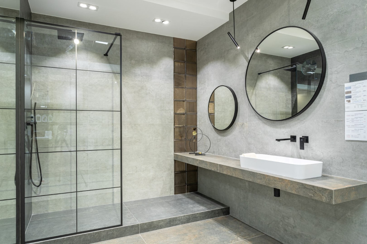 Poznaj sposoby na optyczne powiększenie łazienki!