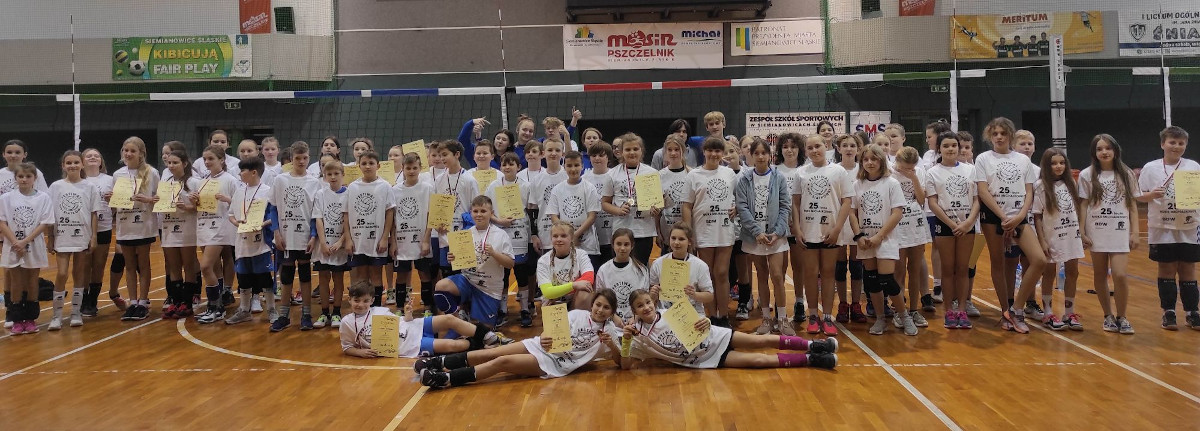 UKS Dwójka Świętochłowice w towarzyskim turnieju siatkówki w Siemianowicach