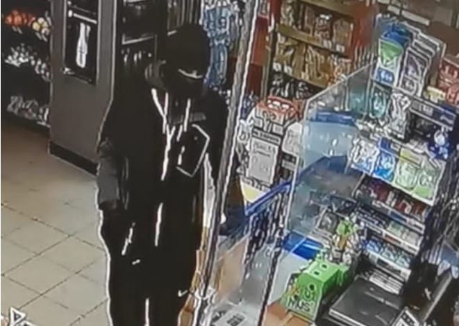 Ten mężczyzna jest podejrzany o usiłowanie rozboju. Rozpoznajesz go?