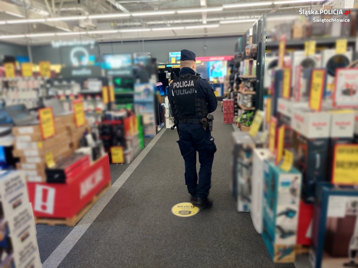 Święta w izolacji? Nie narażaj siebie i innych - pamiętaj  maseczce