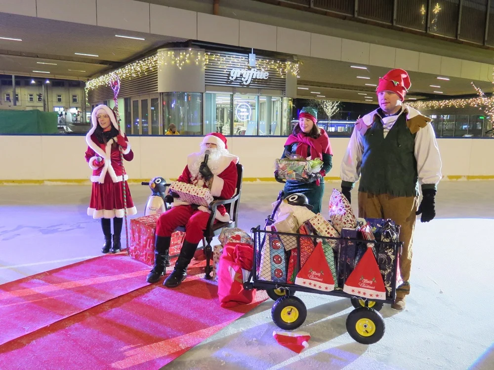 Święty Mikołaj odwiedził wczoraj lodowisko na chorzowskim rynku!