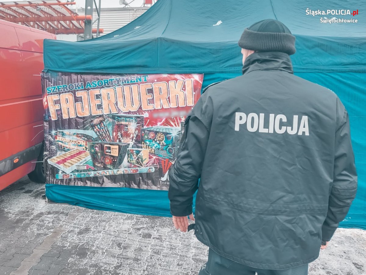 Dzielnicowi kontrolują stoiska z fajerwerkami i apelują o ostrożność