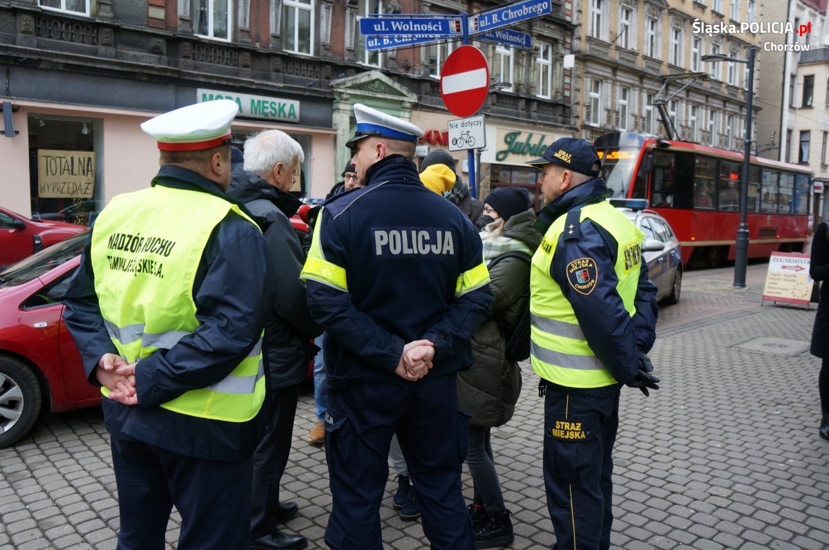 Tak parkować, by nie blokować!