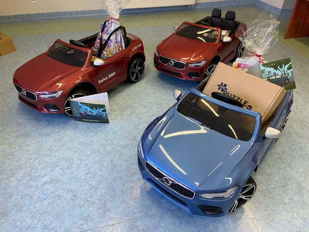 Mali pacjenci na zabieg pojadą Volvo! Zdalnie sterowane samochody trafiły do ZSM