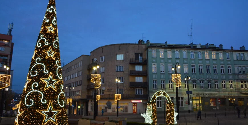 Już dziś oficjalne włączenie choinki i otwarcie lodowiska. W Mikołajki jeździmy za darmo!