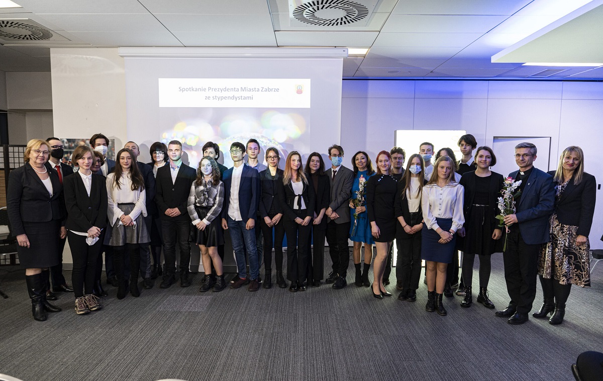 Prezydent Zabrza wręczyła stypendia najbardziej uzdolnionym uczniom