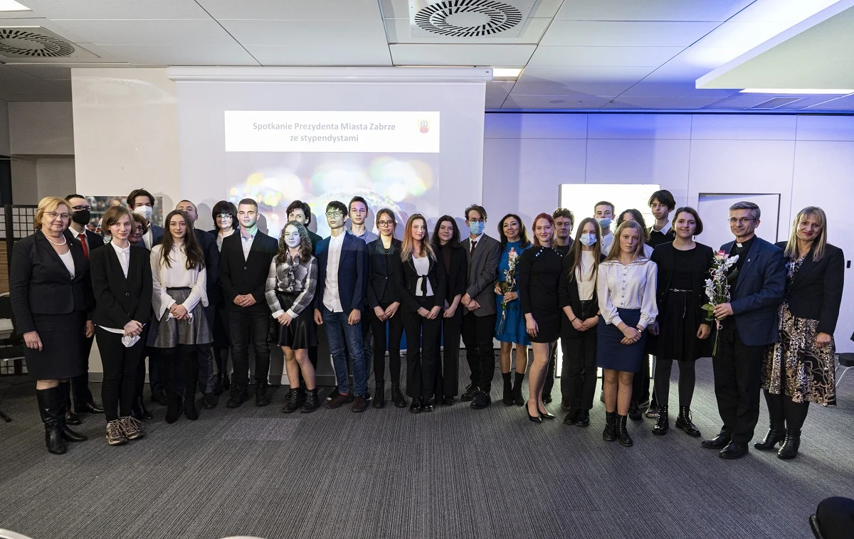 Prezydent Zabrza wręczyła stypendia najbardziej uzdolnionym uczniom