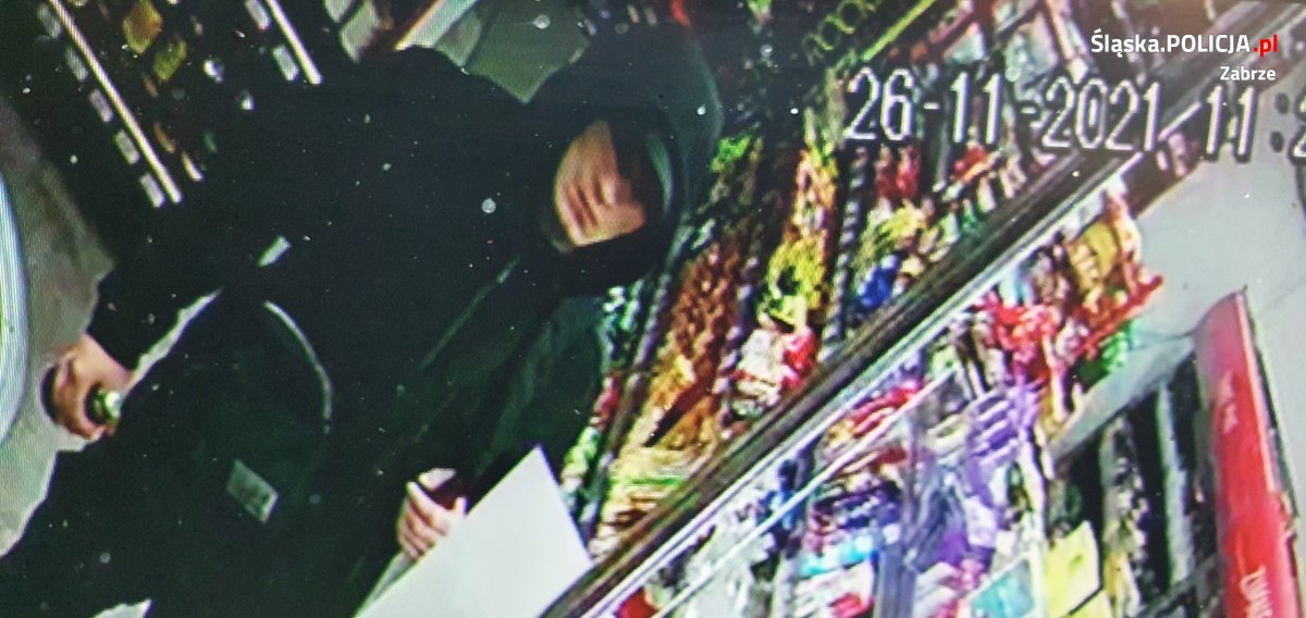 Przywłaszczył portfel i płacił cudzą kartą. Rozpoznajesz go?