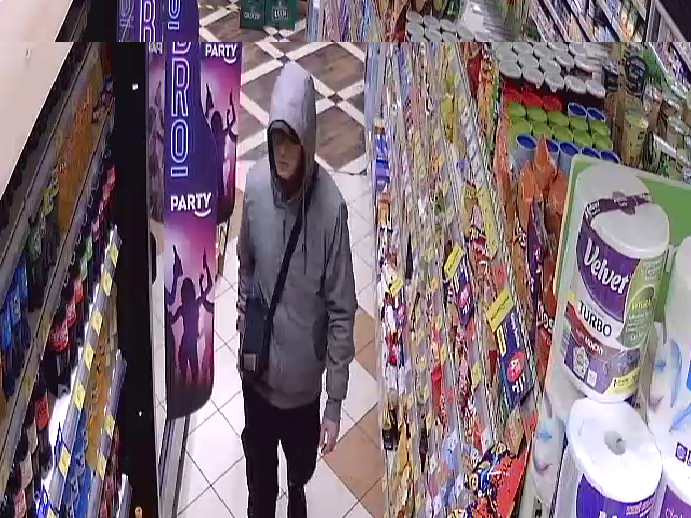 Przywłaszczył portfel i płacił cudzą kartą. Rozpoznajesz go?