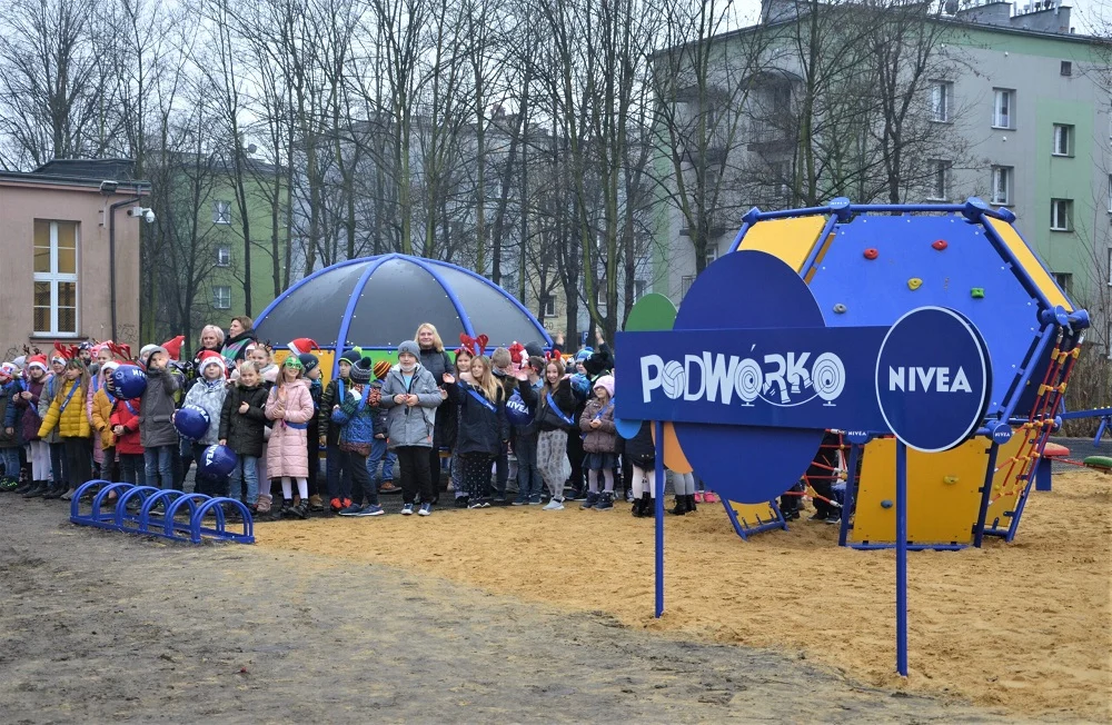 Przy Szkole Podstawowej nr 6 im. Marii Curie-Skłodowskiej otwarto "Podwórko Nivea"