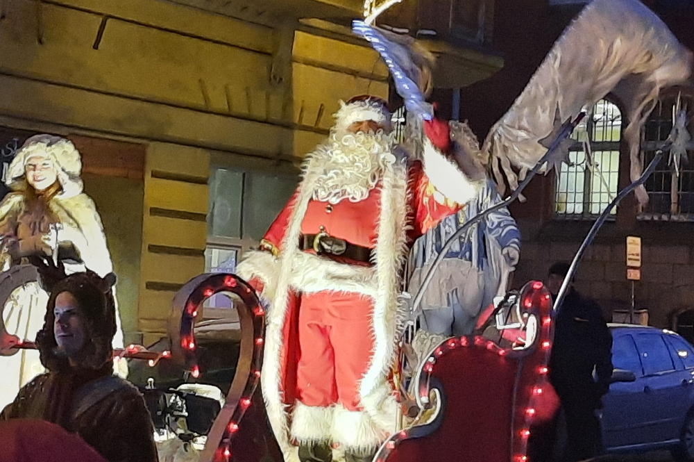 [Foto] Świąteczna Impreza na placu Wolności. Ulicami Zabrza przeszedł pochód św. Mikołaja