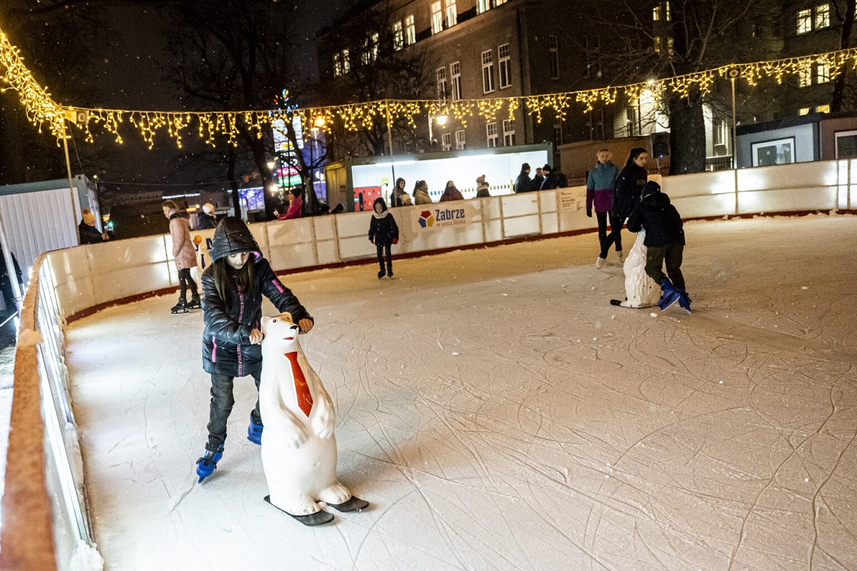 Lodowisko miejskie w Zabrzu - poznaj cennik i godziny otwarcia!