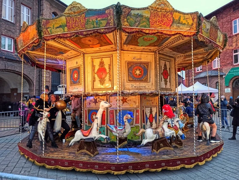 Nikiszowiec to magiczne miejsce na mapie Katowic. Od lat odbywa się tu wyjątkowy jarmark bożonarodzeniowy