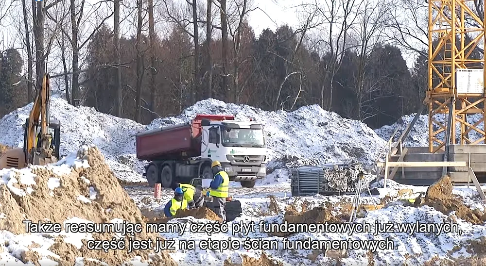 Pomimo zimy na placu budowy nowej siedziby SP nr 17 postępują kolejne prace [FILM]