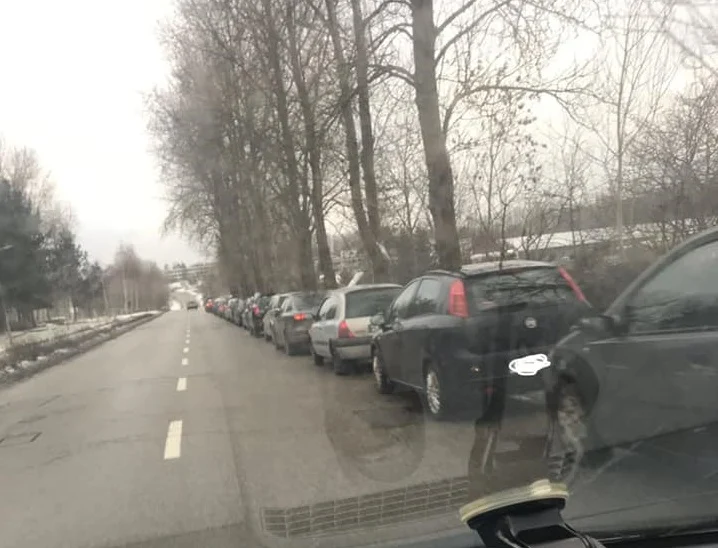 Długie kolejki do punktu poboru wymazów w Rudzie Śląskiej