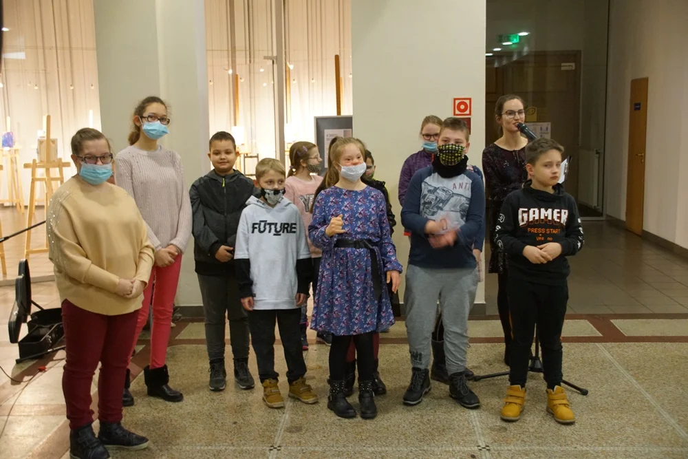 "W świecie kolorów" - wyjątkowa wystawa prac uczniów Szkoły Podstawowej nr 35