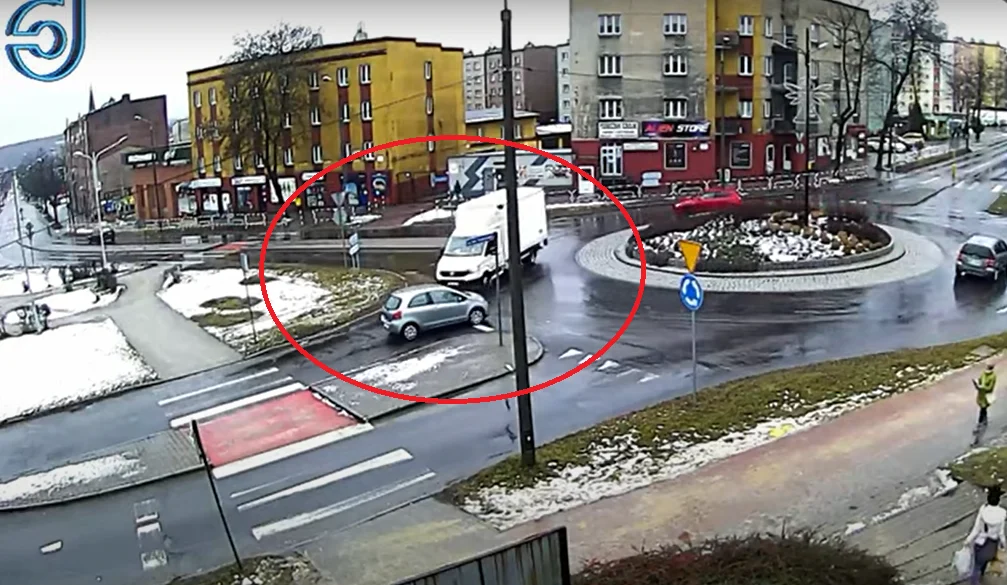 Rondo w Wirku niczym "Trójkąt Bermudzki" niektórym kierowcom odbiera rozum?