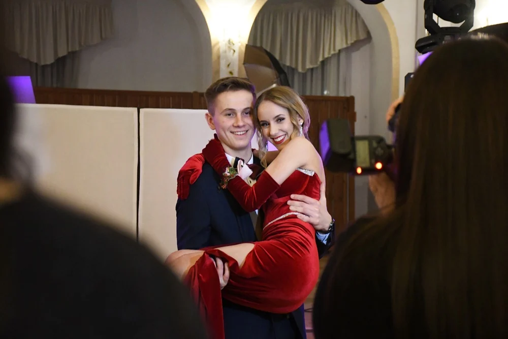 Poloneza czas zacząć! Studniówka uczniów "Morcinka" [GALERIA]