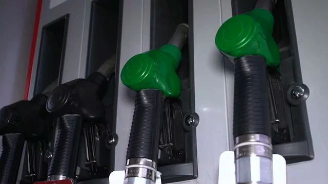 Tarcza antyinflacyjna od jutra w Polsce. Mniej zapłacimy za paliwo, żywność i gaz
