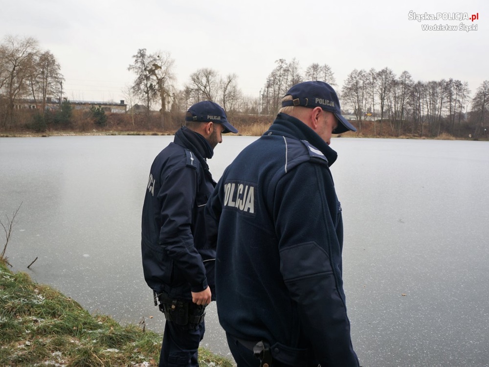 Wodzisławscy dzielnicowi kontrolują zbiorniki wodne