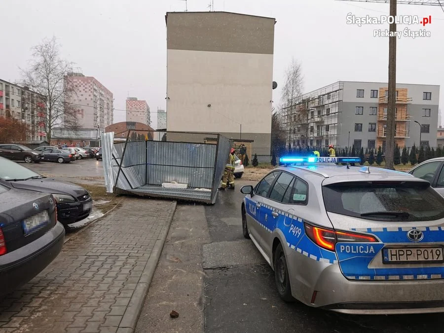 Policjanci i strażacy usuwali skutki wichury
