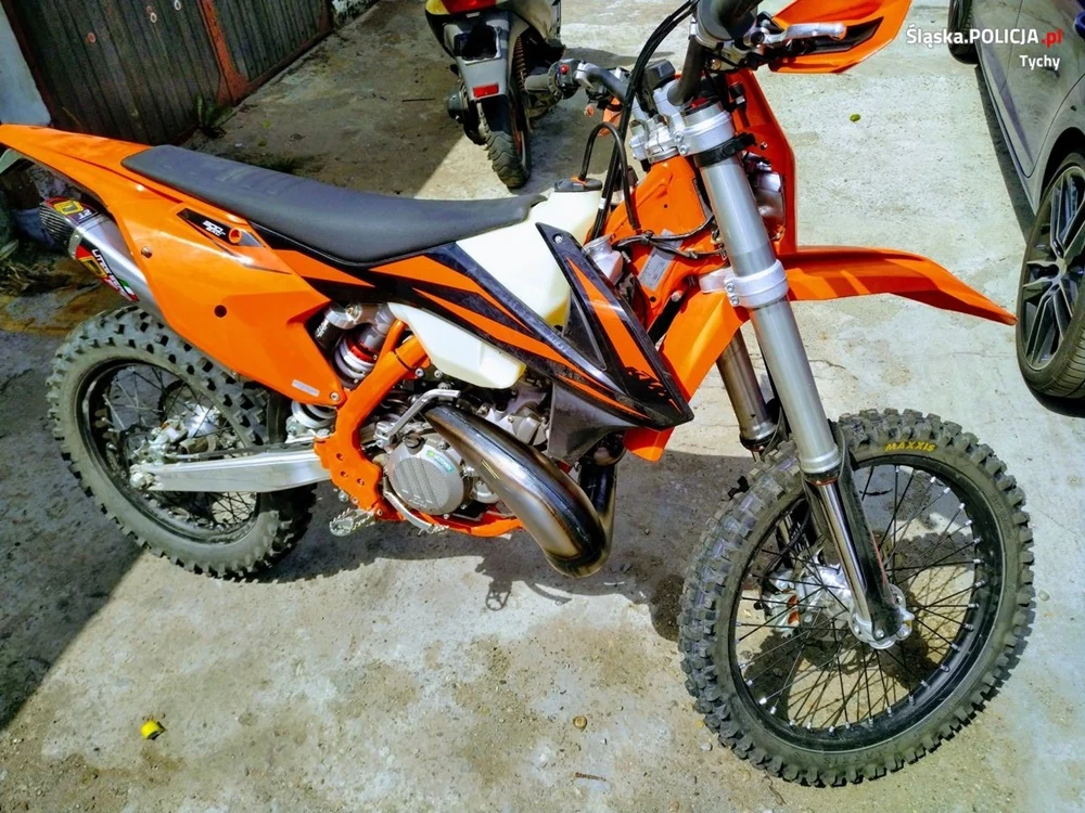 Te motocykle stały się łupem złodzieja. Policja szuka złodzieja