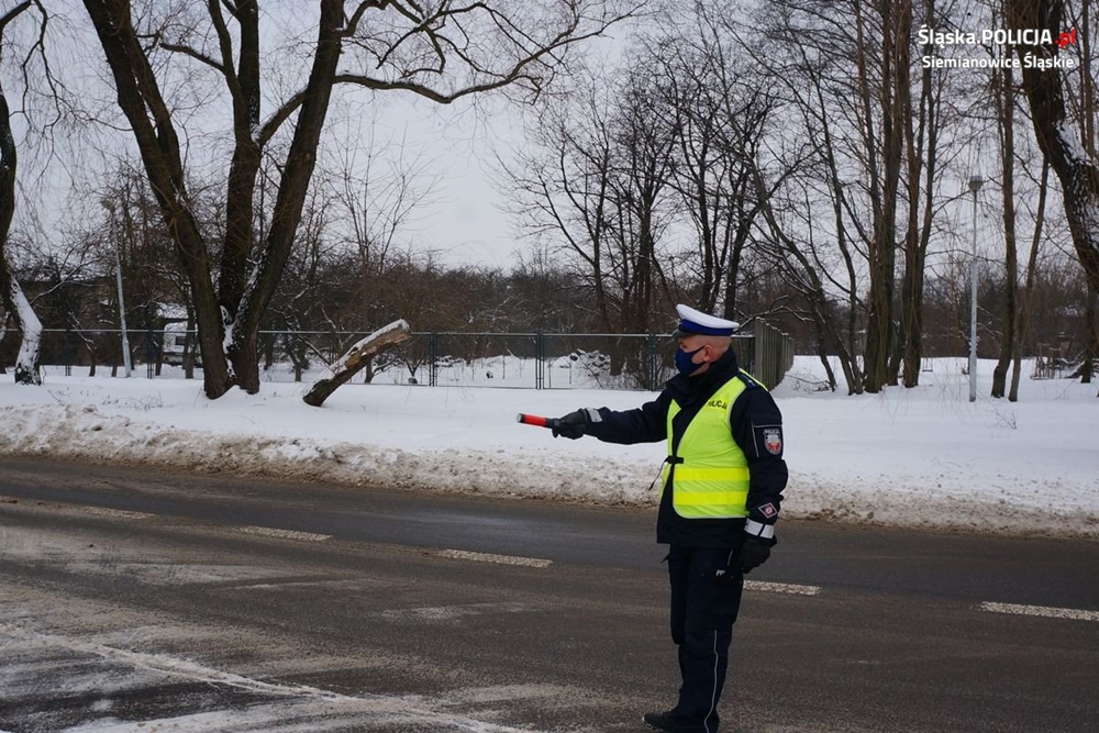 Wyprzedził radiowóz na przejściu dla pieszych - dostał mandat za 1500 złotych