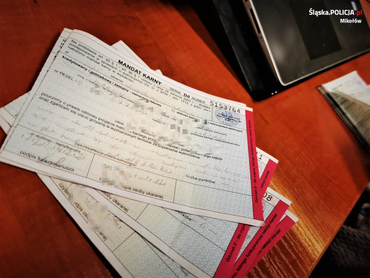 Wysokie mandaty za drogowe przewinienia. Ukarano kolejnych dwóch kierowców