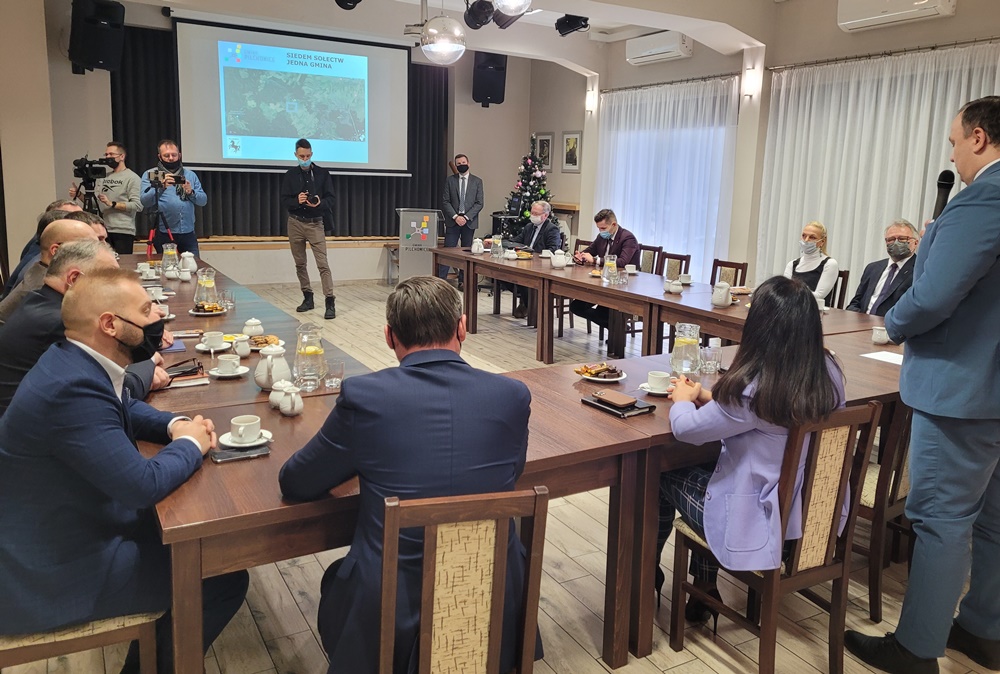 Marszałek województwa śląskiego na spotkaniu grupy G-8 w powiecie gliwickim