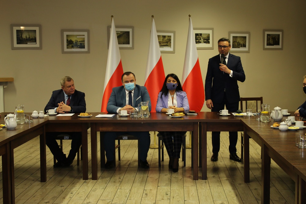 Marszałek województwa śląskiego na spotkaniu grupy G-8 w powiecie gliwickim