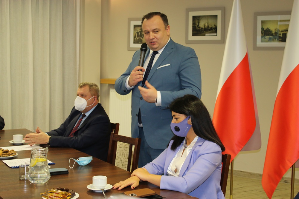Marszałek województwa śląskiego na spotkaniu grupy G-8 w powiecie gliwickim